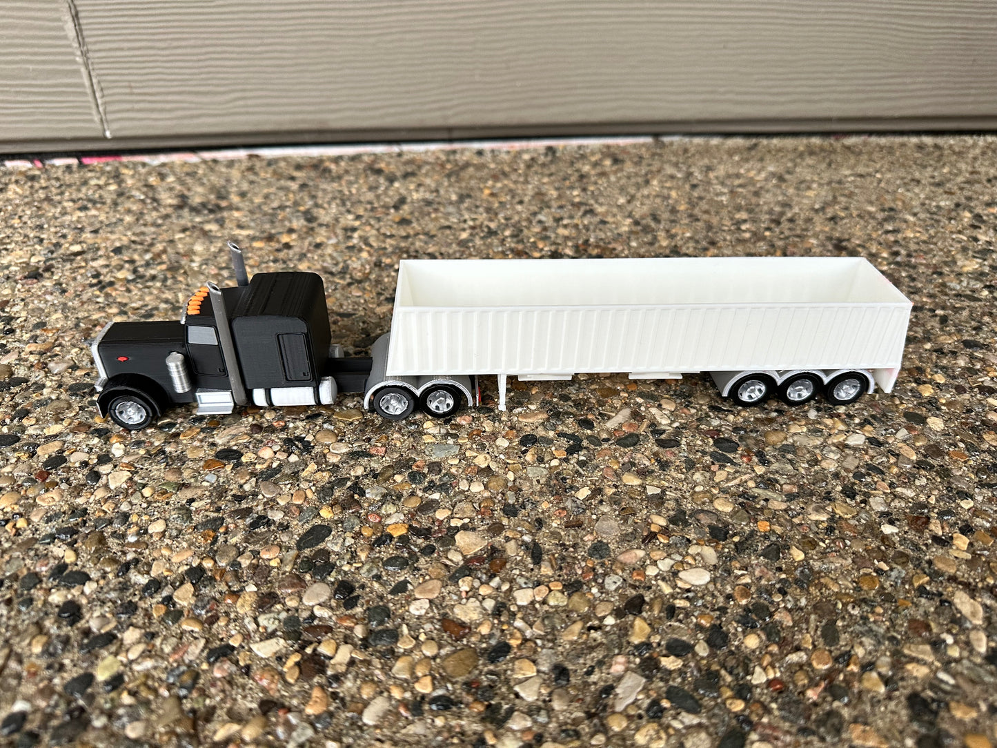*NEW DESIGN* Semi w/Trailer