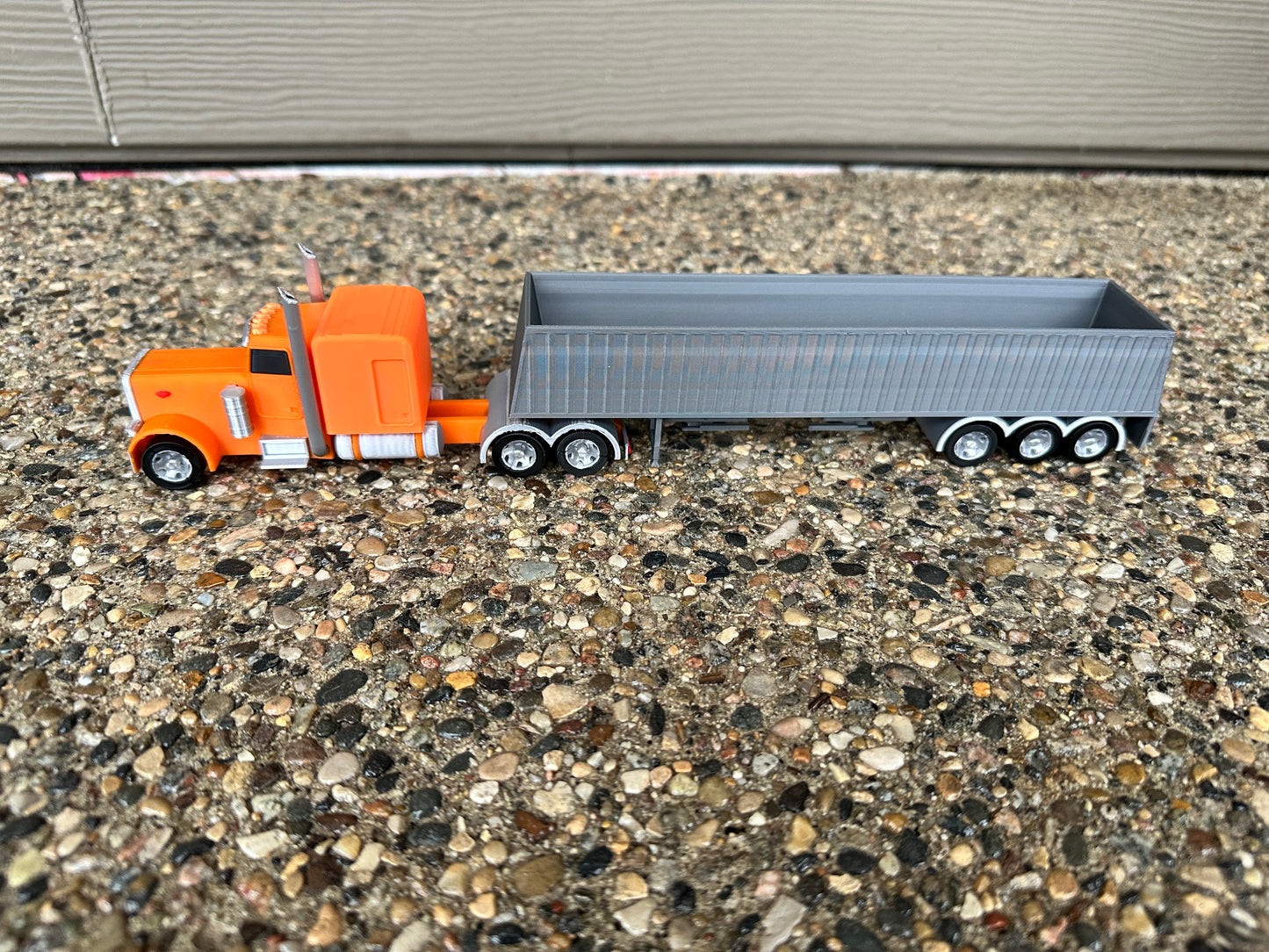 *NEW DESIGN* Semi w/Trailer