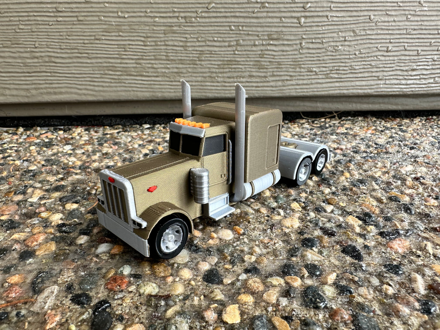 *NEW DESIGN* Semi w/Trailer