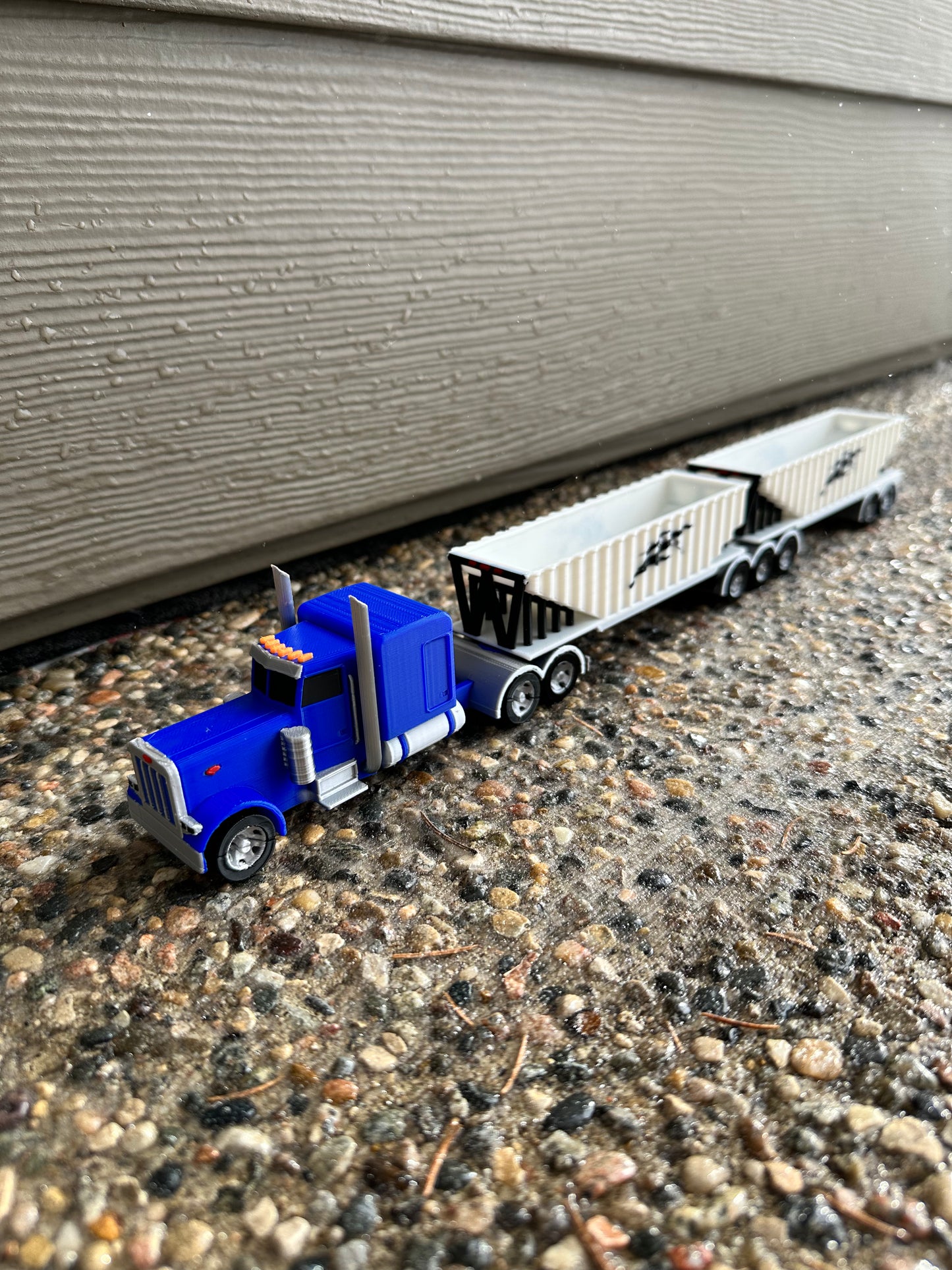 *NEW DESIGN* Semi w/ Super B Trailers