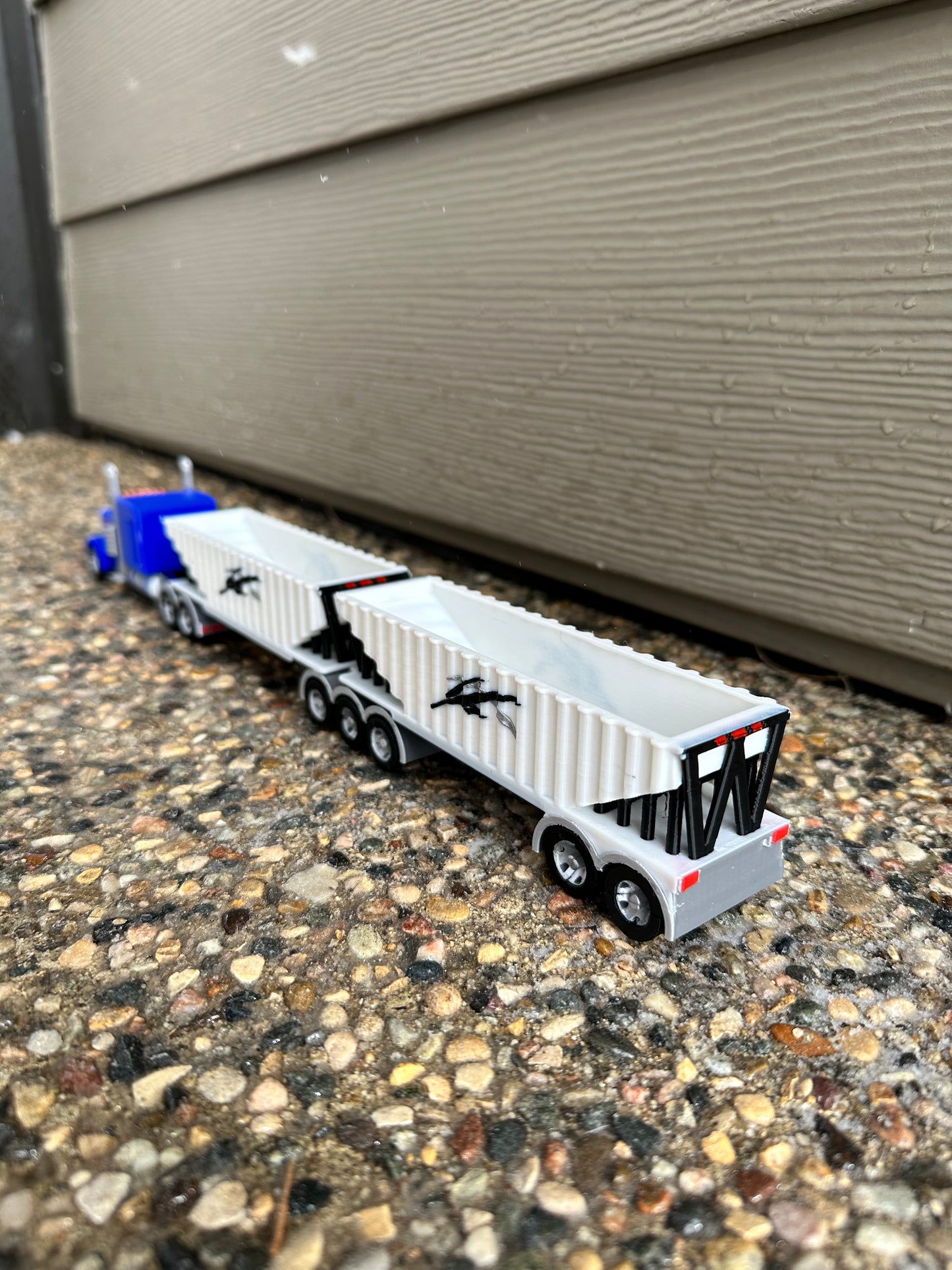 *NEW DESIGN* Semi w/ Super B Trailers