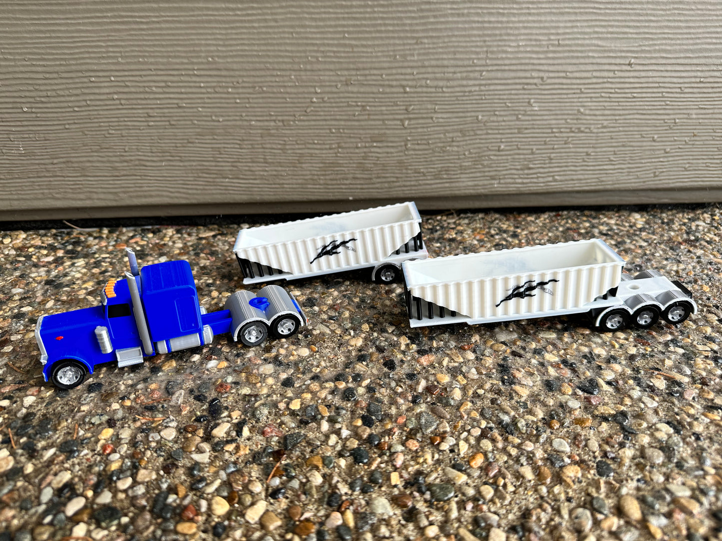 *NEW DESIGN* Semi w/ Super B Trailers