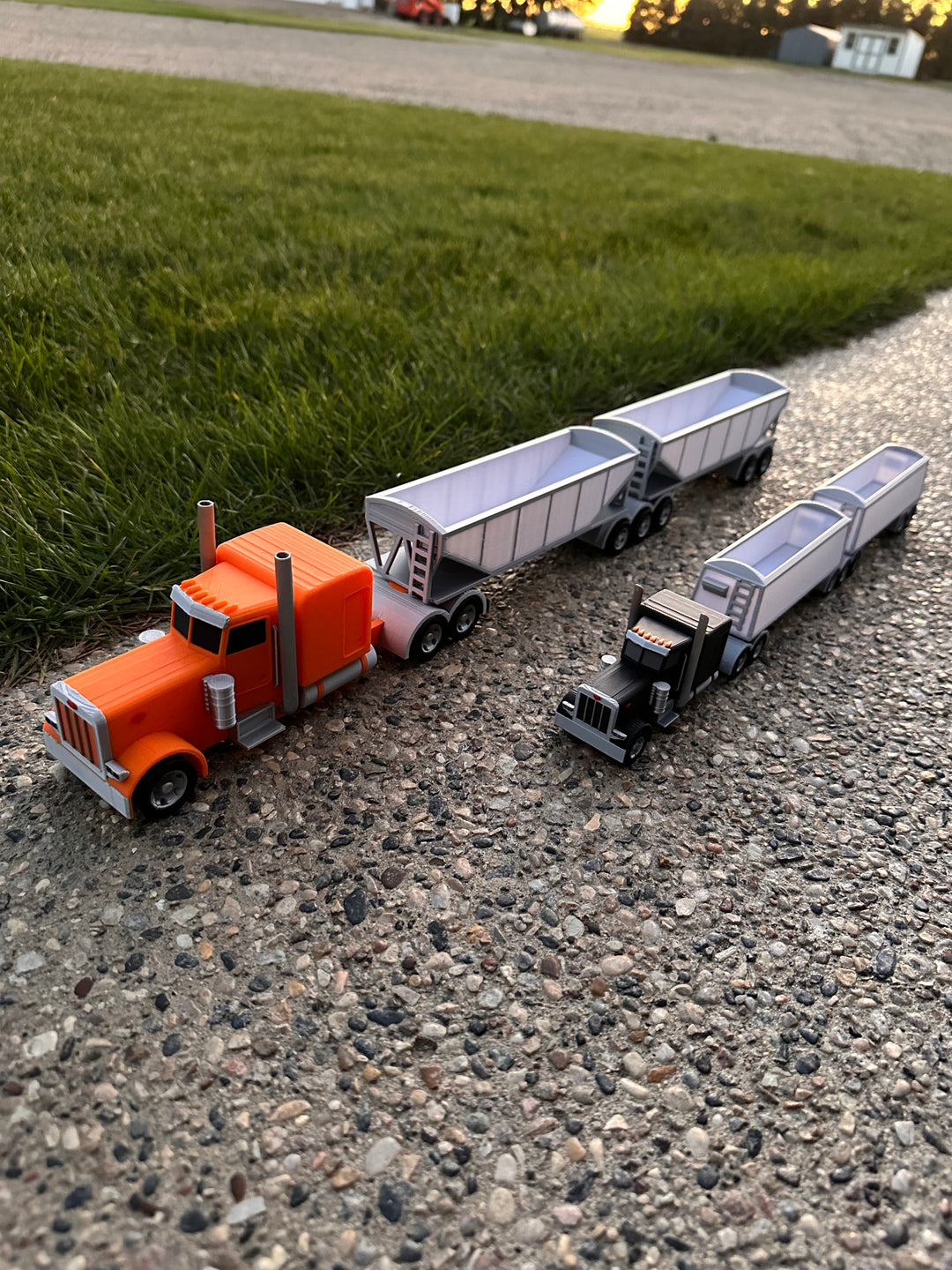 1/32 Scale: Semi w/ Super B Smooth Wall Trailers