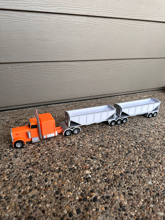 1/32 Scale: Semi w/ Super B Smooth Wall Trailers